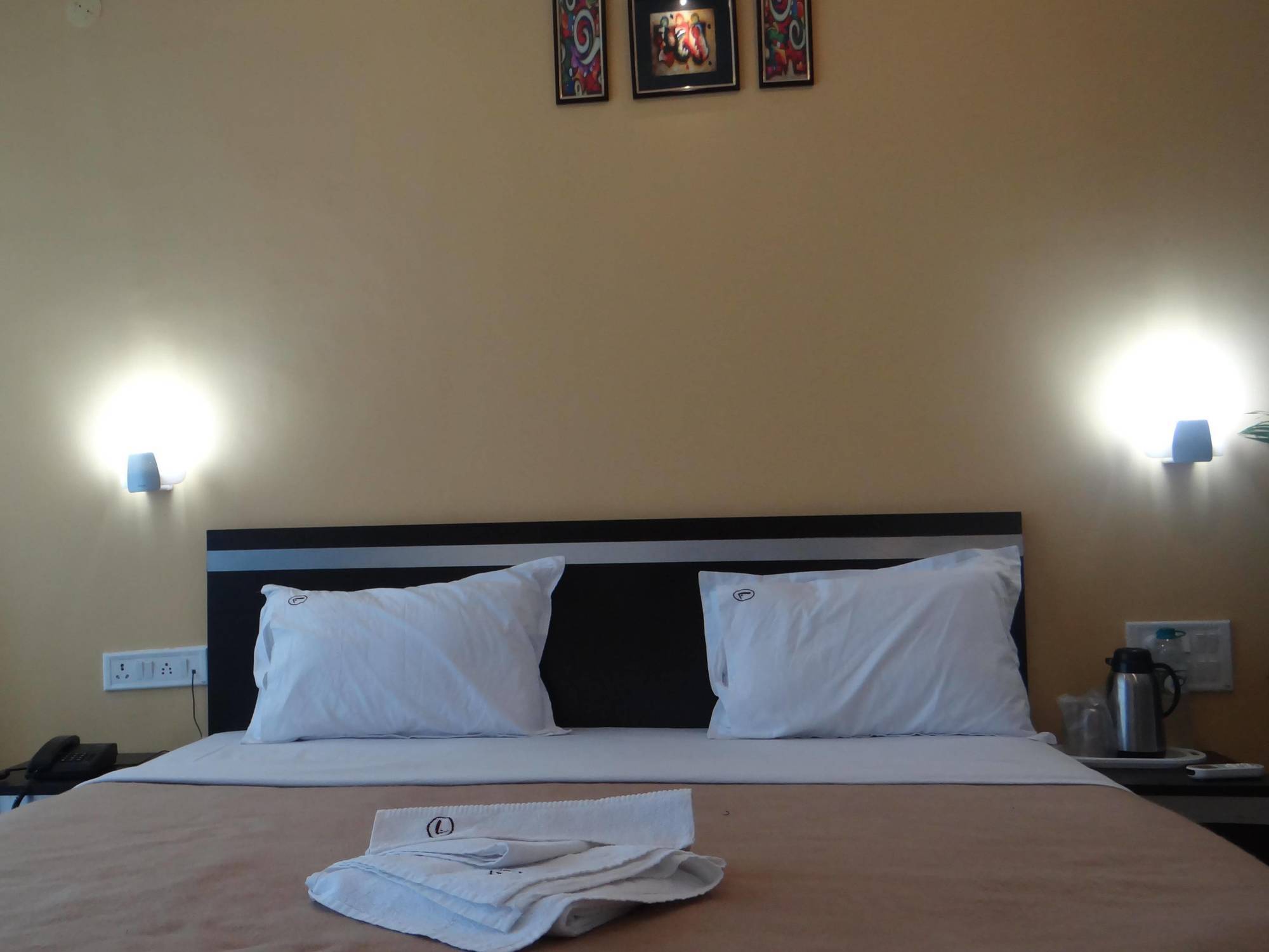 Linear Inn Indore Eksteriør billede
